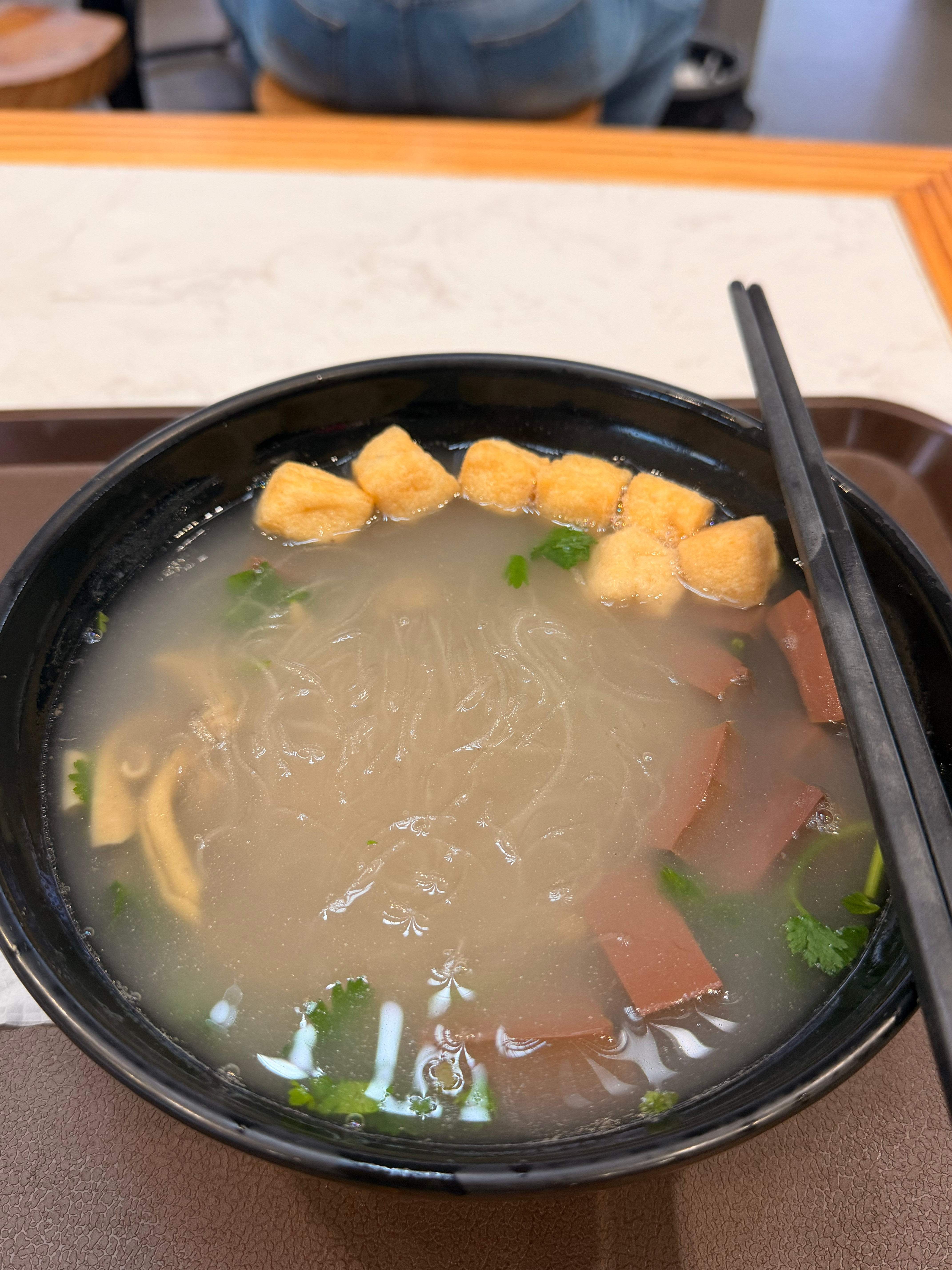 这两天的敬业都是鸭血粉丝汤味道……​​​