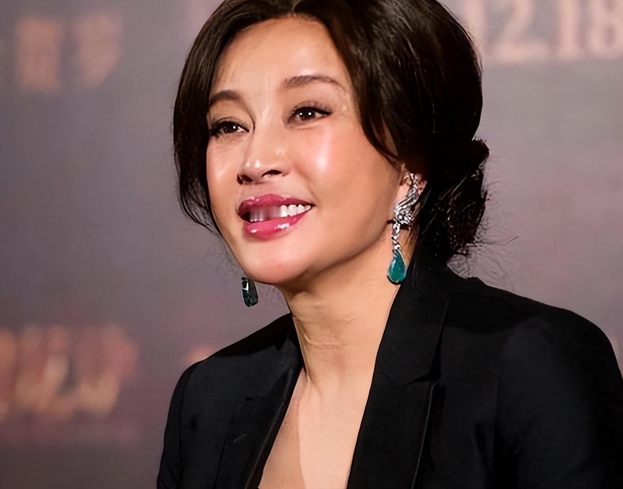 刘晓庆这辈子也值了，爱了很多，也得到了很多，敢爱敢恨的女人，活出了生命的精彩。