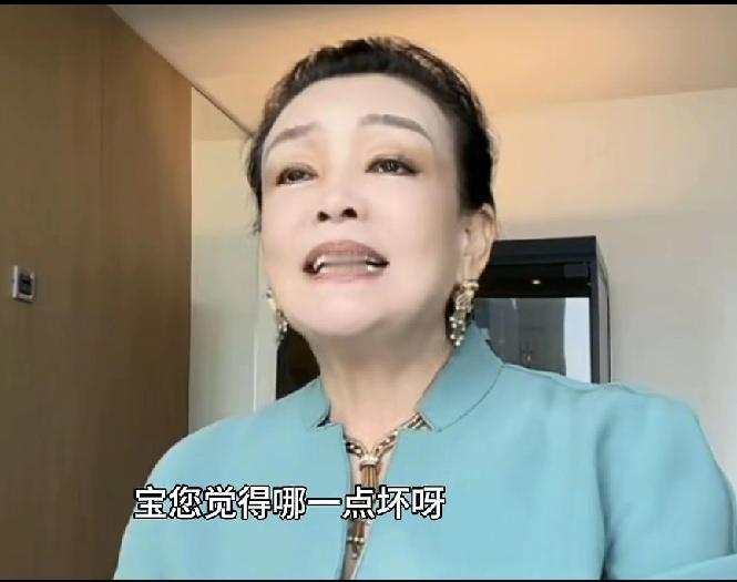 兰姐是个人美心善有格局的人。马年喜抱大孙子的兰姐，又被人喷。直播间的小黑粉上