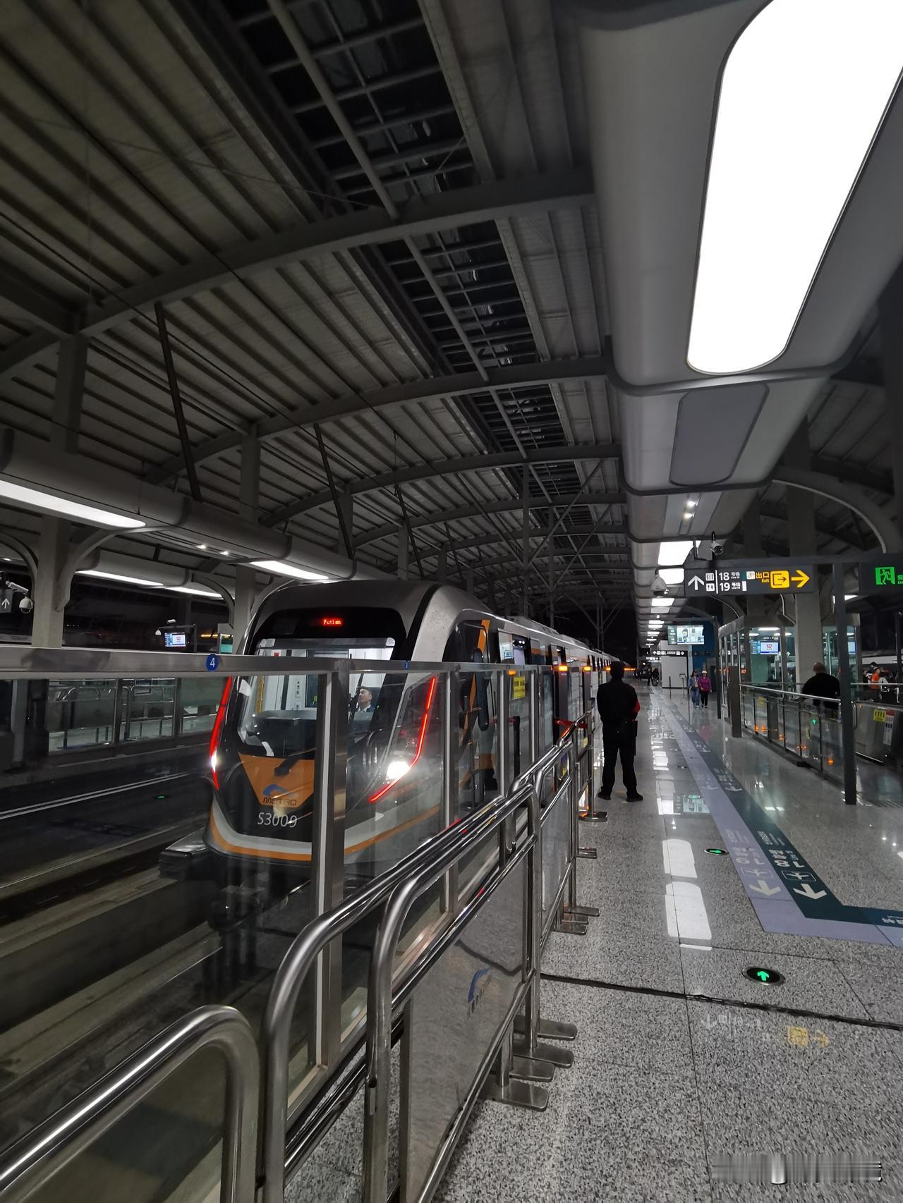 体验四川第二城地铁线资阳市是四川第二座开通地铁的城市。资阳地铁与成都地铁并轨
