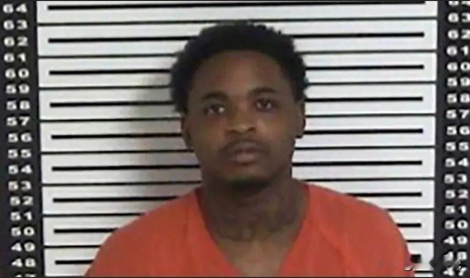 美国监狱上演现实版“肖申克的救赎”近日，美国路易斯安那州圣兰德里监狱的三名囚犯