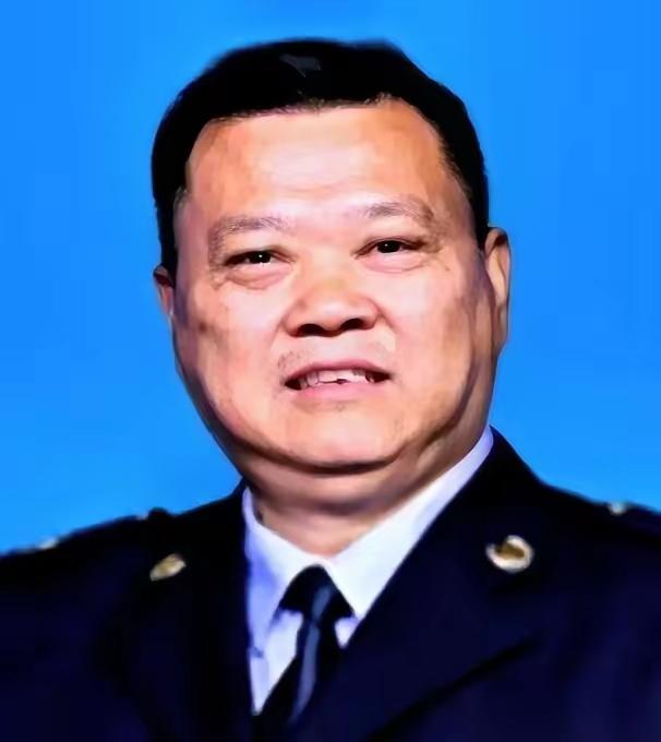 有人说这位成都税务副局长李平刚退休几天，就被“打虎棒”打进去了有说可惜了，刚