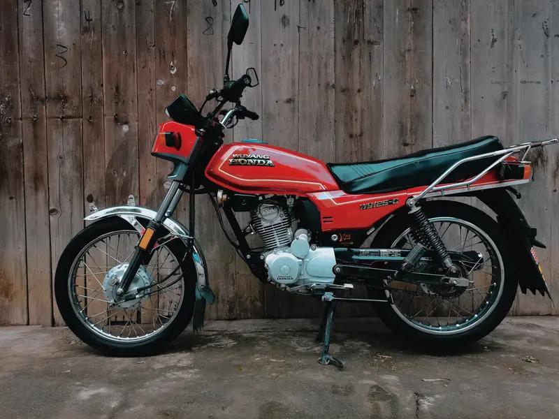 我骑过不少牌子的摩托车。本田必须得提，它可是全球摩托霸主。像经典的SuperC