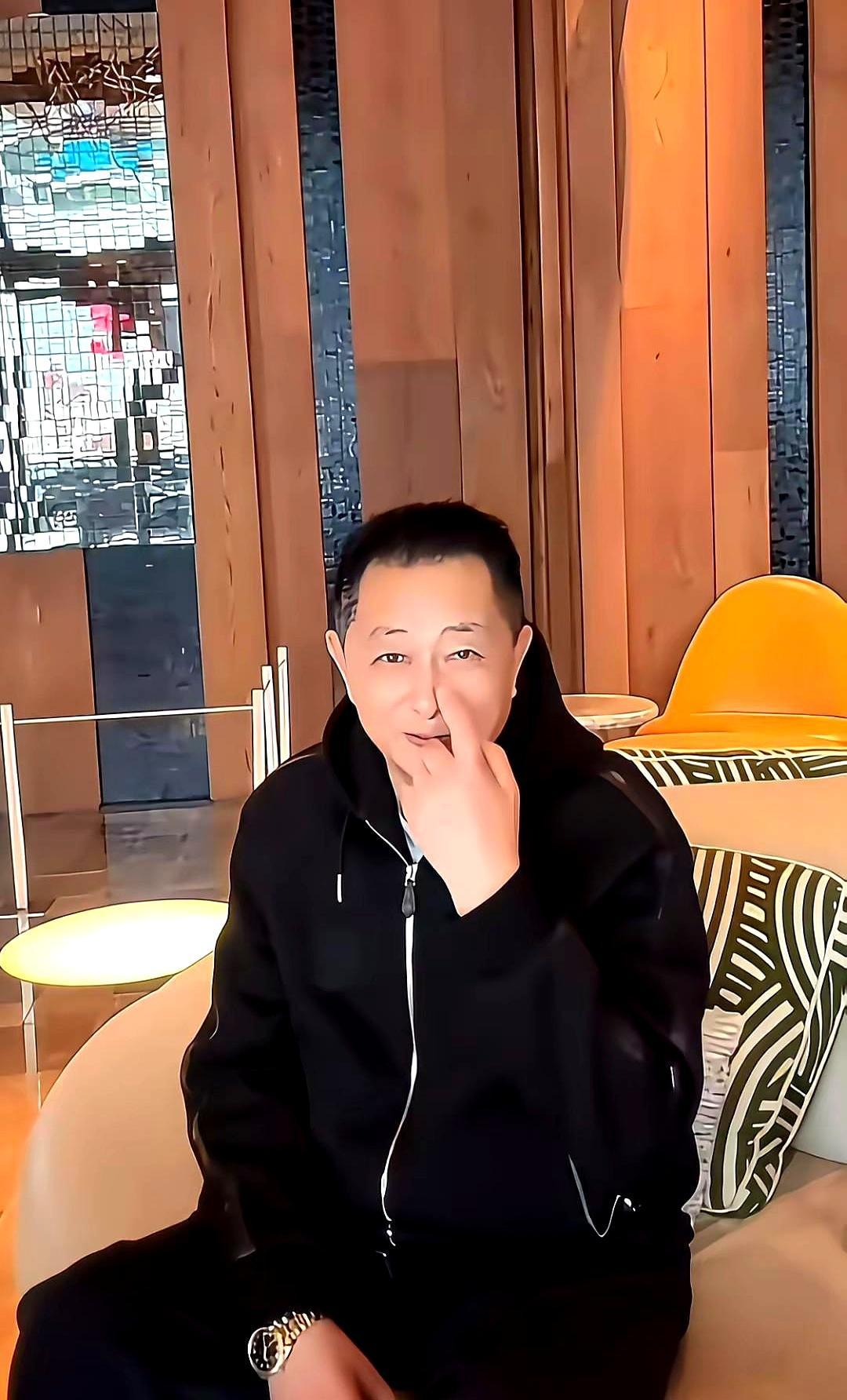 离婚四十年，与前夫组团赴台陪产。张兰的逻辑很直接。不认前仇，只认血脉。汪大