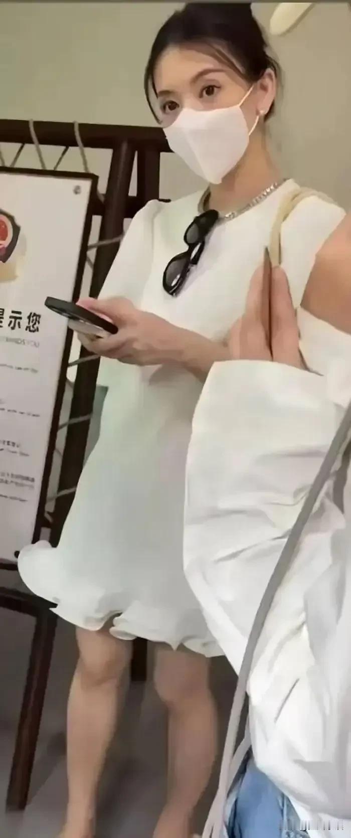 方媛，和普通人没什么区别！昨日，刷到方媛在云南的生图，差点没认出来，生图和精
