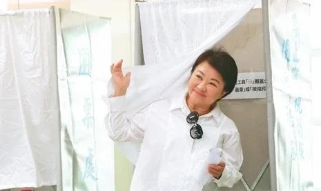 赖清德自作孽在大罢免大失败后再遭2重击，未料形势大好的国民党却有人要出手“拯救”