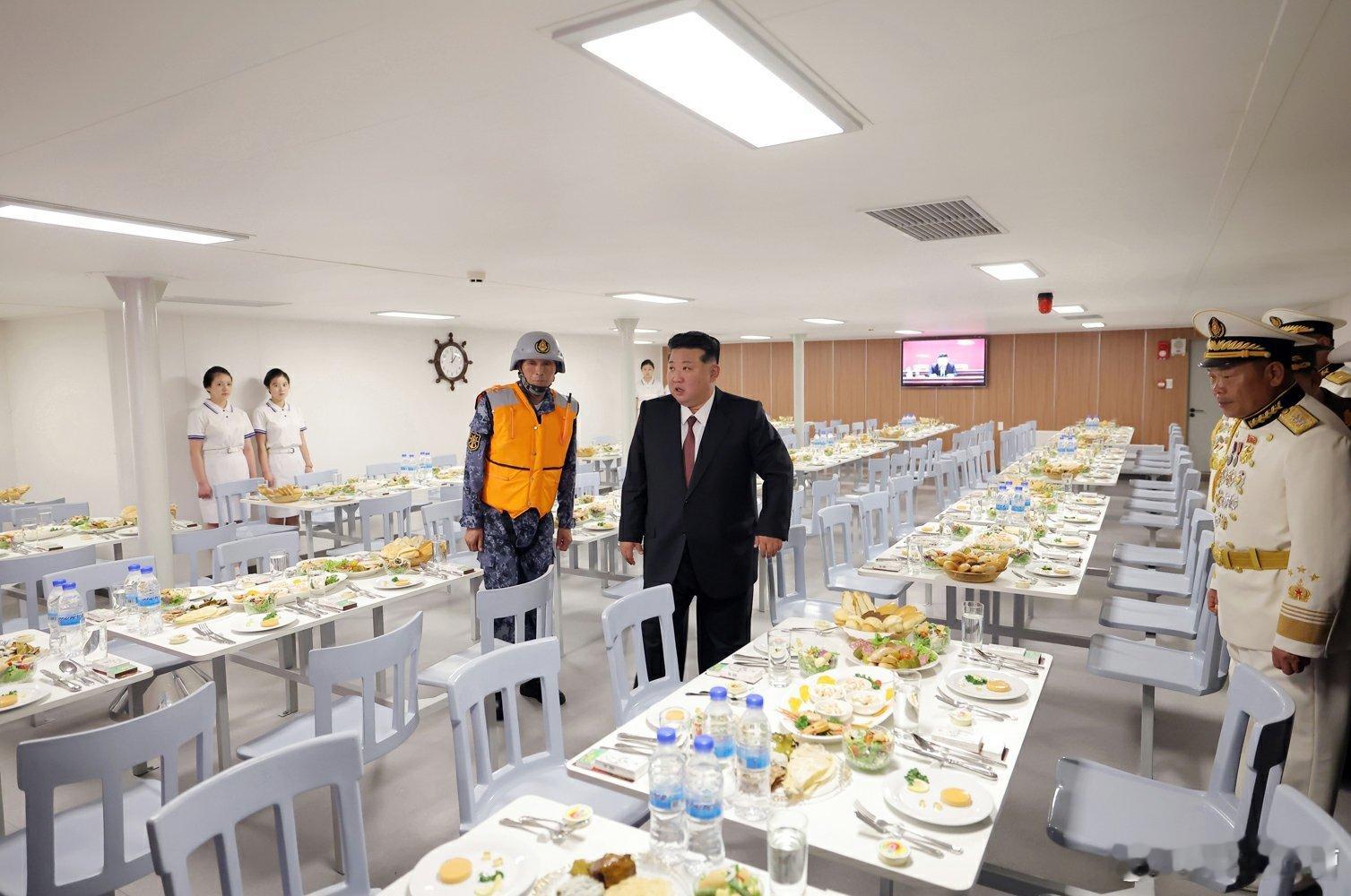 看着朝鲜崔贤级驱逐舰上的伙食，韩国人流出了羡慕的口水​​​
