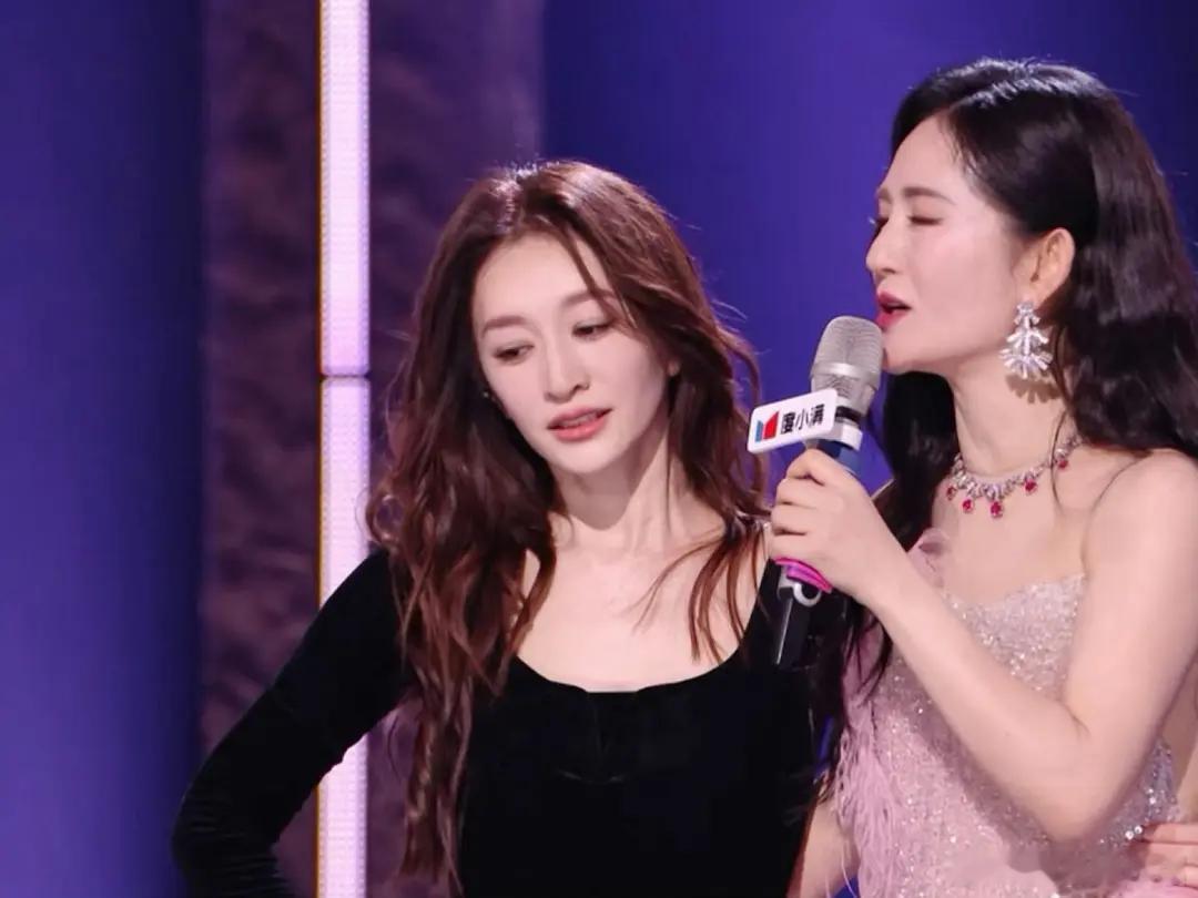 50岁这个状态是真牛，她私下可是烟酒都来的