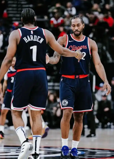 我还是觉得哈登+小卡最适配，米球和哈登投篮太像了。米球和哈登投篮三分多，有时候