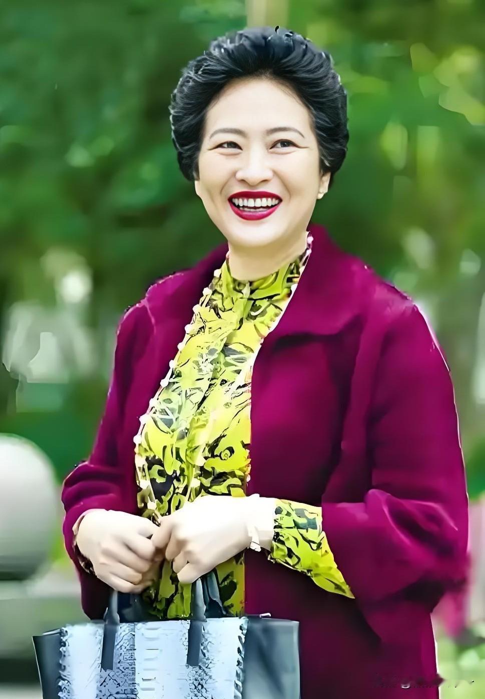 看了这么多集《四喜》，忽然发现这个演员不再令人讨厌，不是说总演反派的宣言