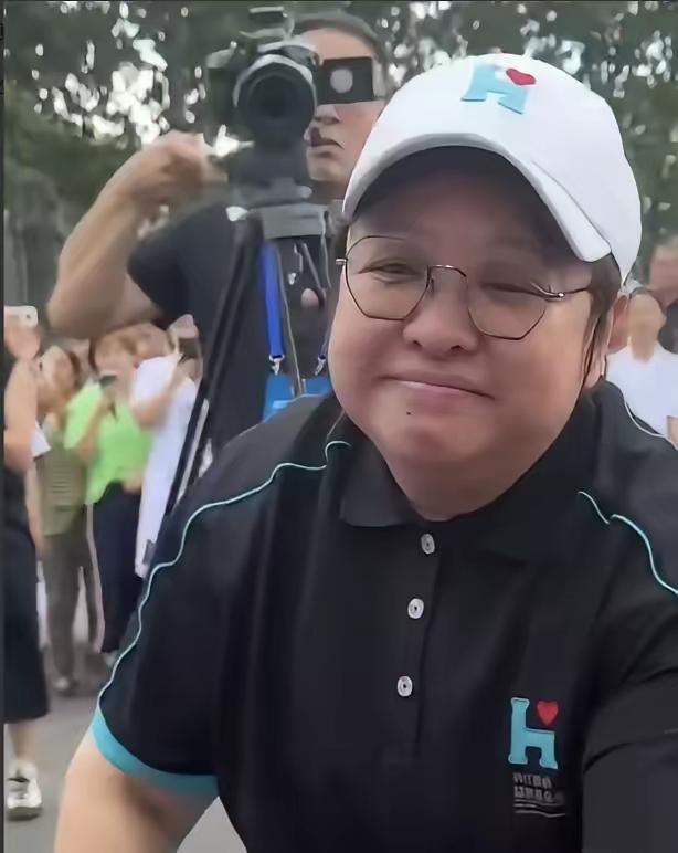 这个女人真的让我白粉她一场，一直都觉得她一位很正能量的一个人。特别的敬佩她。唱歌