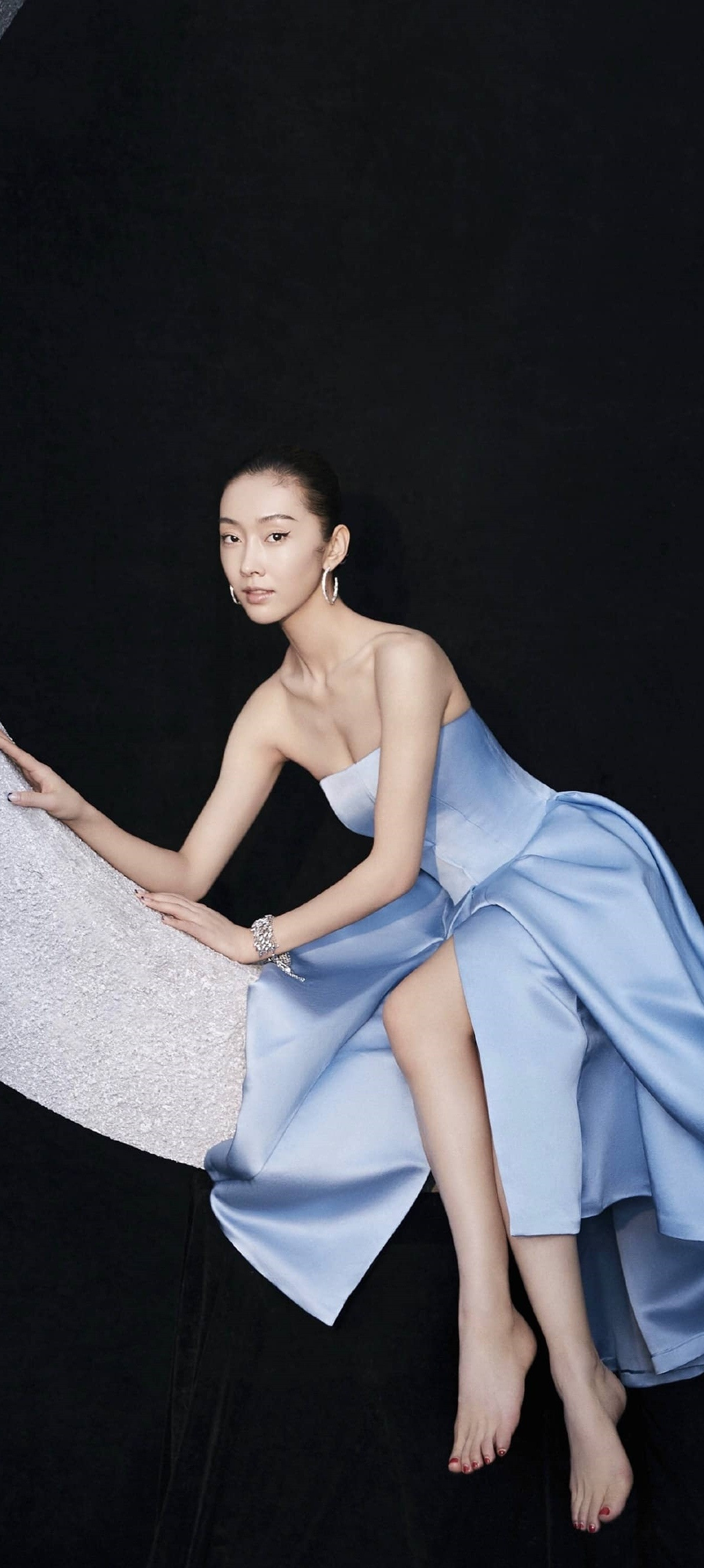 宣璐精选壁纸：裙装美腿光脚丫，甜美怡人的师姐。宣璐