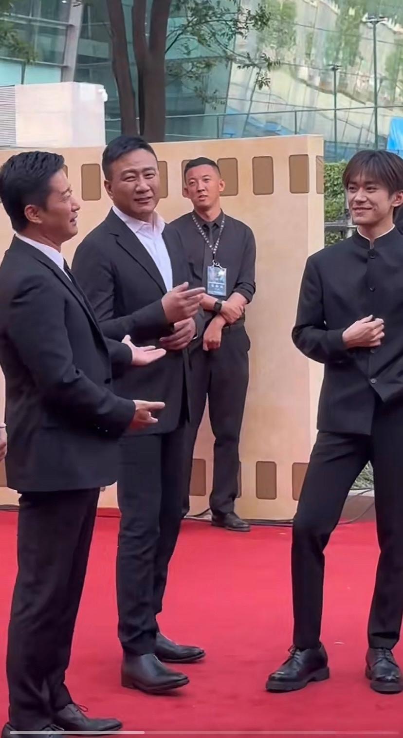 这三个人的身高怎么说呢？