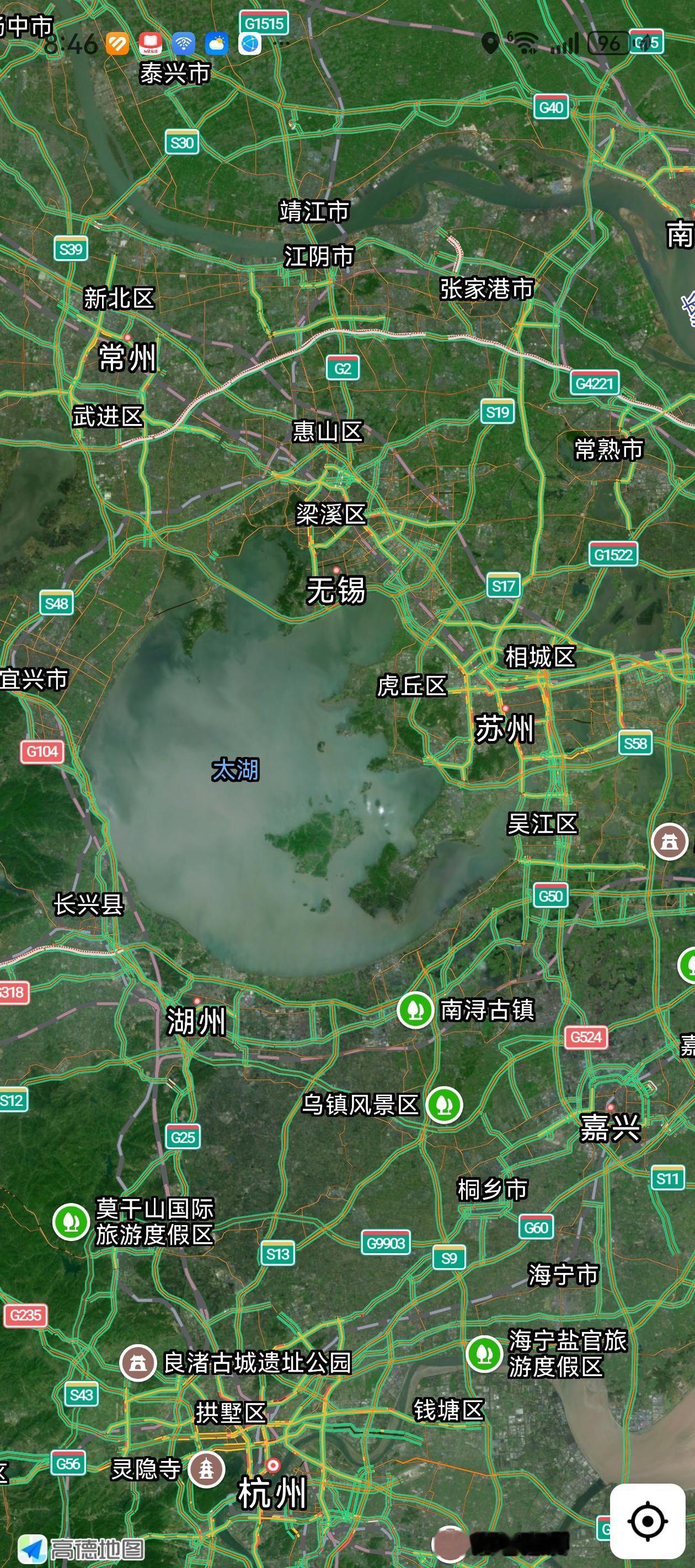 太湖2500多平方公里，平均水深才1.9米。淤泥层有两米多深。这太恐怖了，平时游