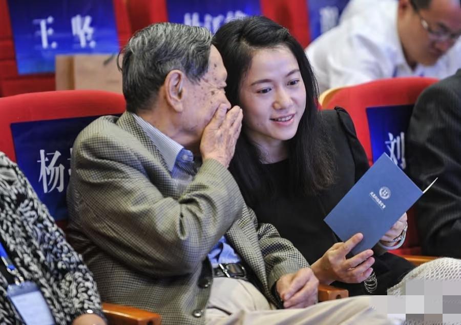 伟大的科学家也有意料之外的事，杨振宁先生大概没料到，他离世后，曾被热议的妻