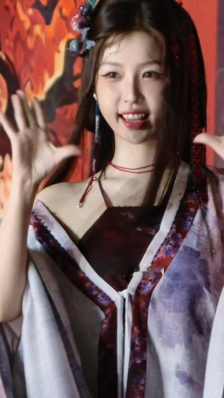虞书欣《念相思》首个妆发路透。