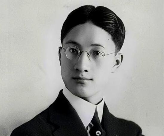 1920年，徐志摩无奈地将妻子张幼仪接到身边。他对张幼仪并无爱意，然而每晚仍需履