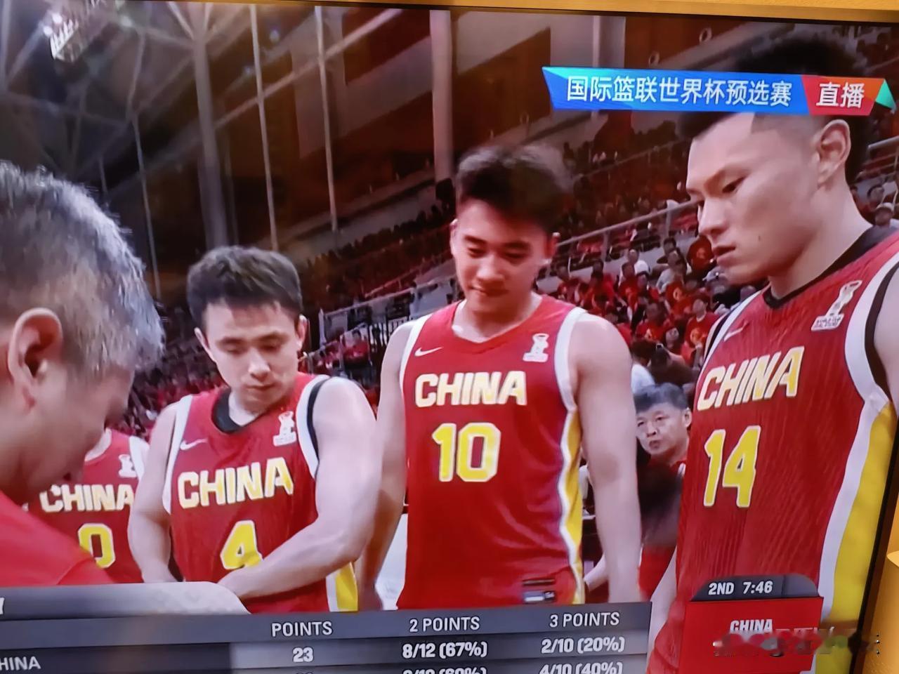 32：25！日本男篮领先中国男篮7分！这场比赛有一个问题不得不