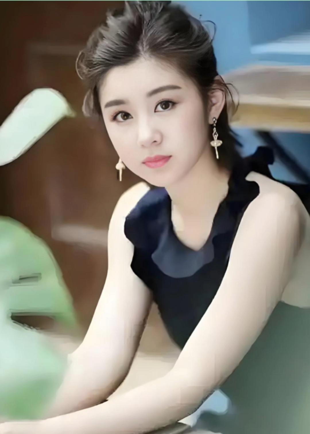 演员李小萌说：“我在生活中还是比较温柔的，但要是爆了也很麻烦，女孩子不是瓶瓶罐罐