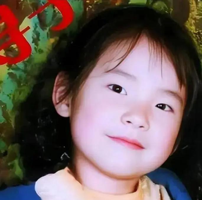 “我叫程颖，我爸叫程竹，我家住在西安大白杨！”2005年时，西安6岁女孩程颖被人