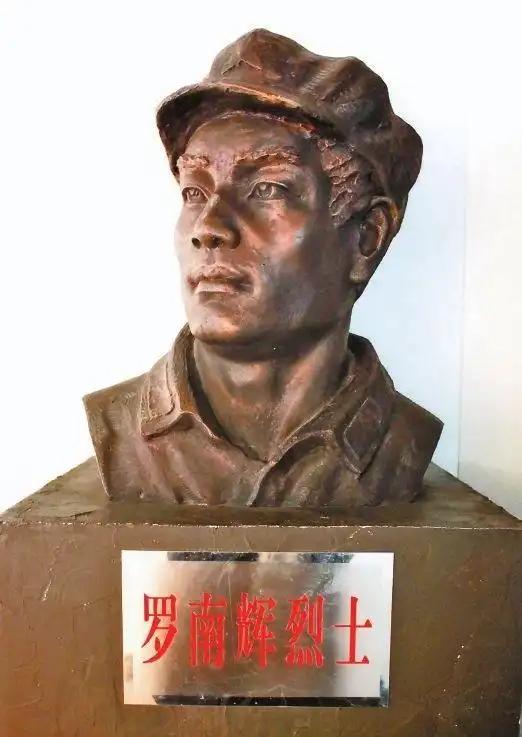 1931年，一中共地下党被捕入狱，狱警：赶紧走，浪费粮食。被抓的时候，罗