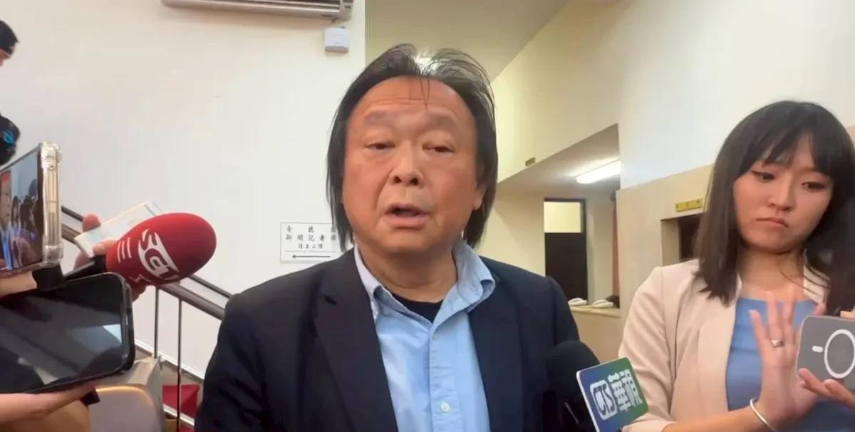 王世坚：柯建铭自食其果今天下午，绿营‘立委’王世坚在受访时谈到柯建铭目前正在遭