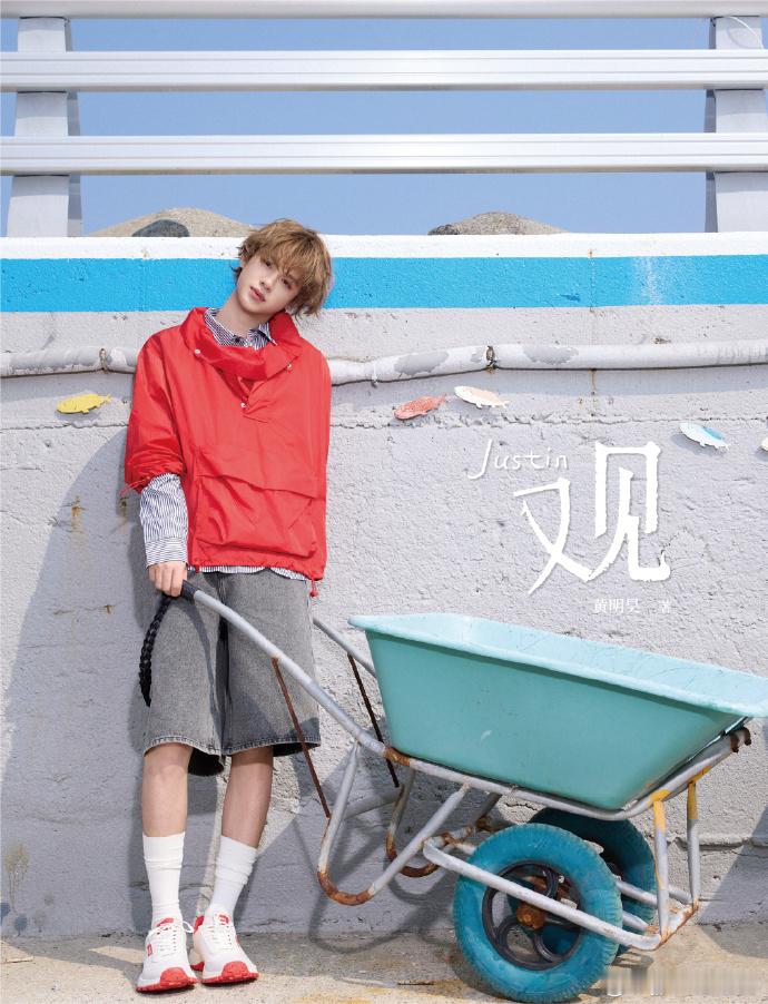 黄明昊搬运工小手办黄明昊这是要拉货去吗？简直就是搬运工小手办呀，看到这个样子的