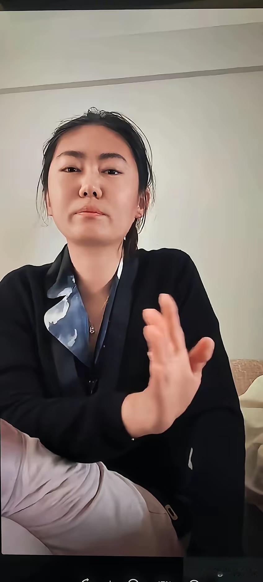 宋珍珍，化妆和不化妆就是天昂之别，完全看不出是一个人。