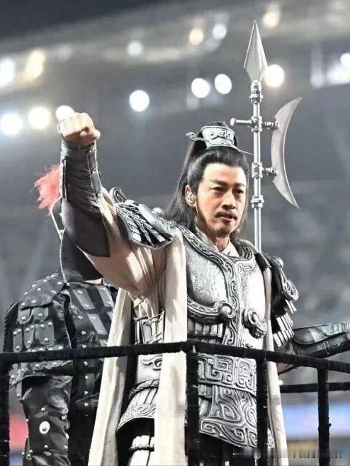 宿迁2-0南京谁能想到，足球赛场还能这么燃！苏超宿迁对阵南京的比赛，直接上