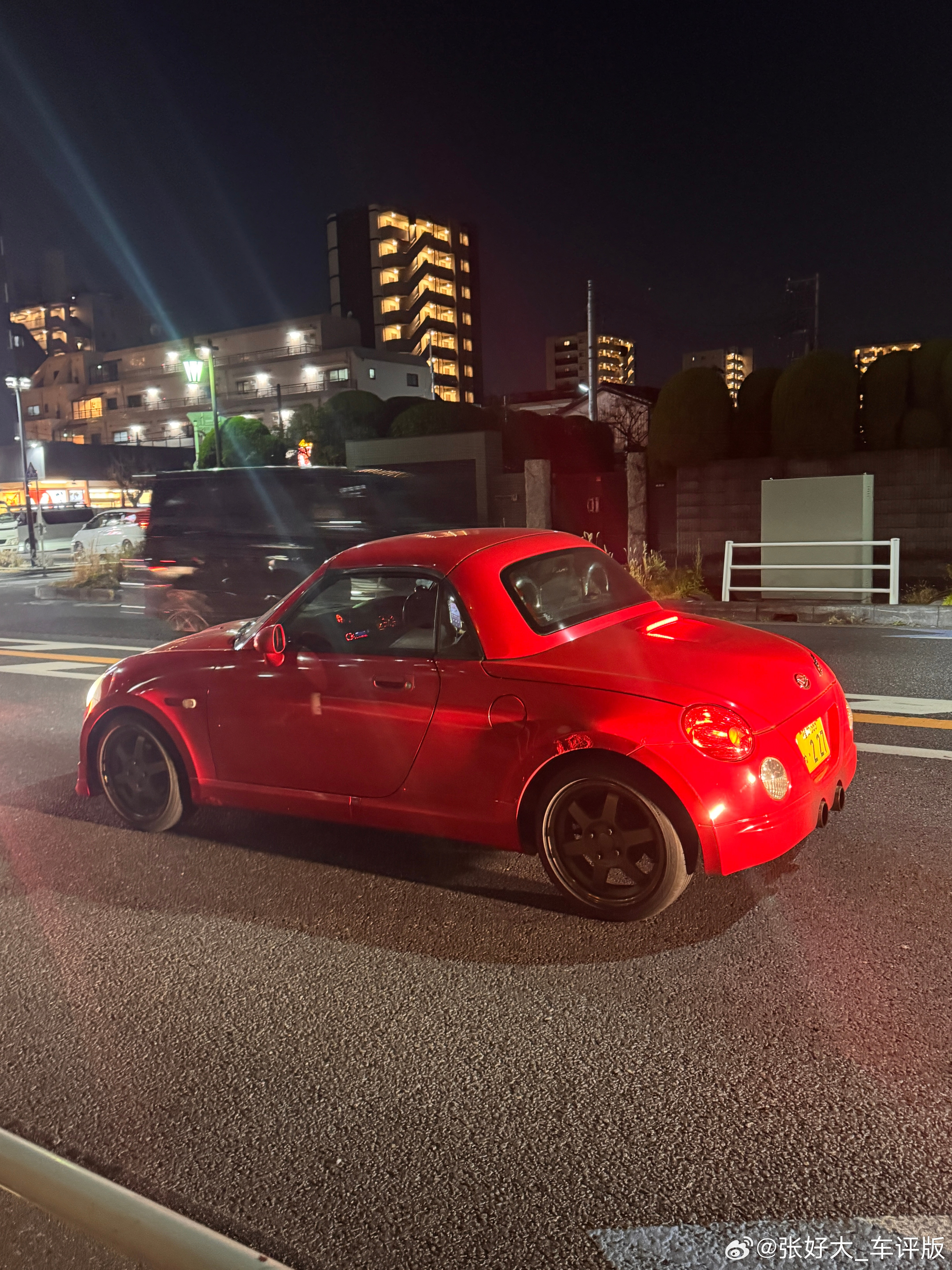 每次遇到mx5或者大发copen我都会催老李赶紧考日本驾照。等他考完我们就搞一