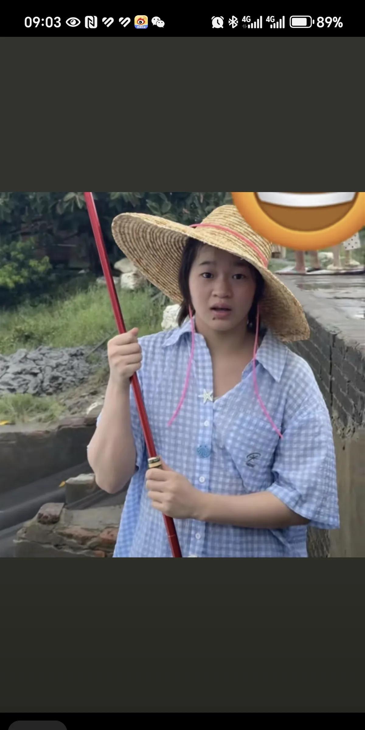 07月17日，全红婵晒出在江边划船的照片，并配上音乐《老农民》的歌，表达了全红婵