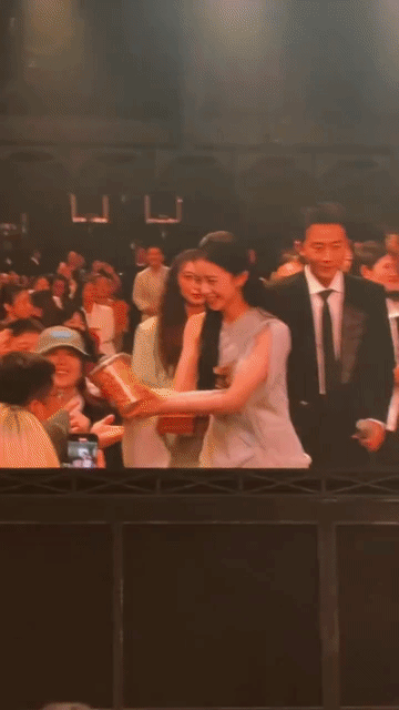 刘浩存和黄轩真的是意料之外的组合，最爱这种倔强小白花配内敛稳重高干子弟风，年代感