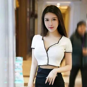 时尚都市丽人，简约穿搭出街！女性时尚穿搭都市女性穿搭靓丽女人穿搭都市时尚女