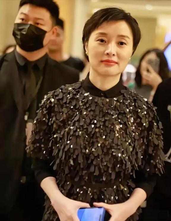 [啤酒]有人问53岁不婚不育的吴越，老了谁养你？她一句话怼回去：结婚没啥可骄傲，