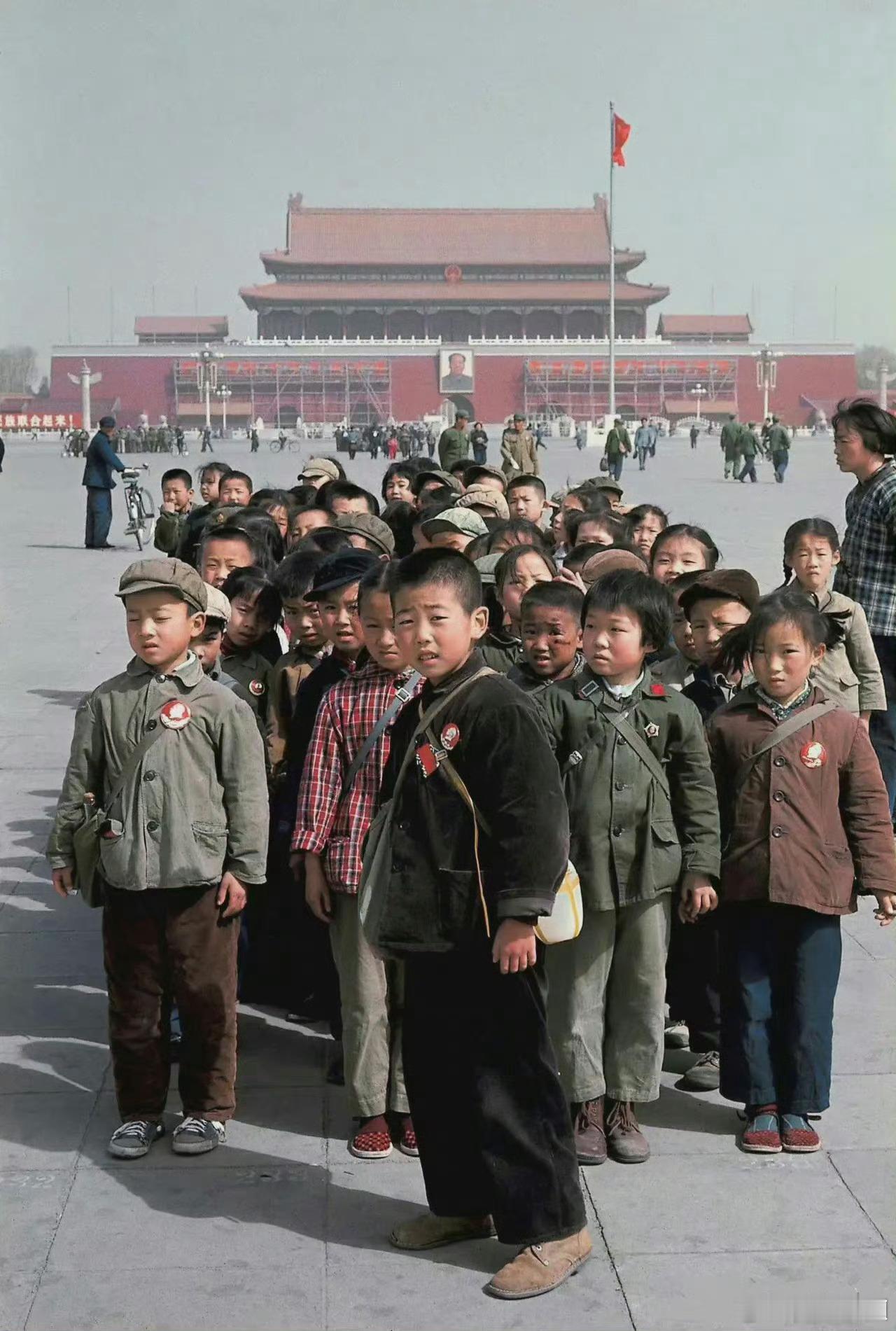 1971年拍的照片，看看60后年轻时的模样。​​​