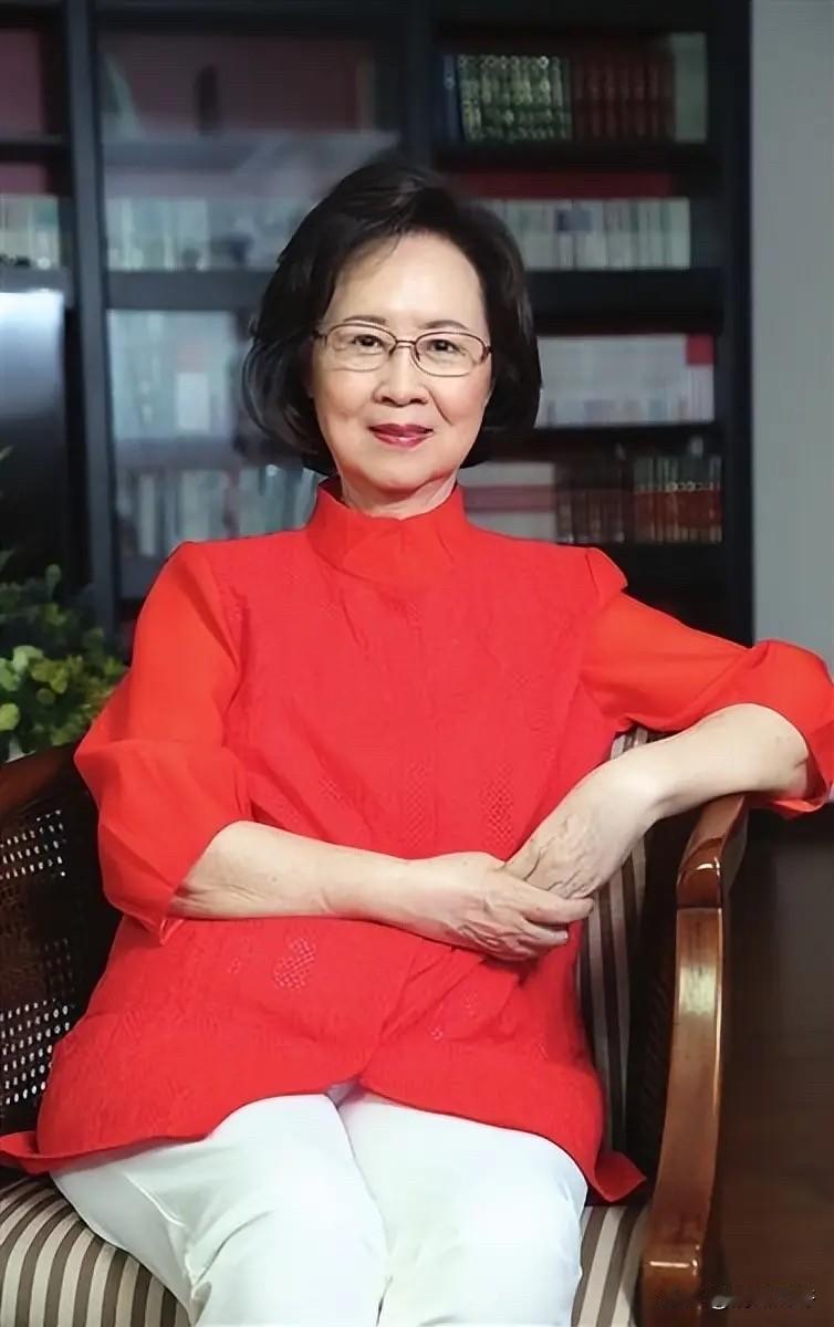 为什么说琼瑶害了很多中国女人？琼瑶其实是毁掉了一两代人。为什么？因为很多人都是