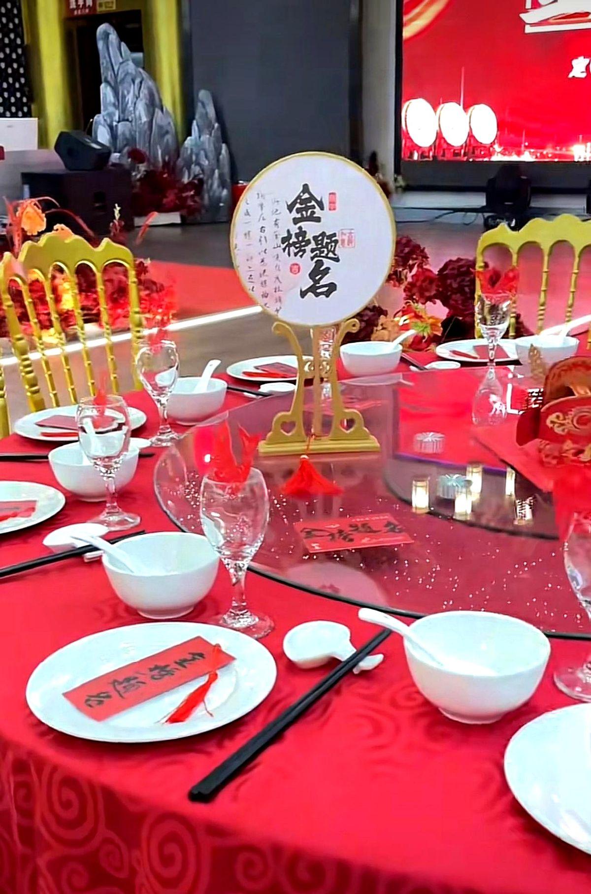 侄子办升学宴，让我这个姑姑承担全部费用。我和老公商量后决定只收成本价，反复跟