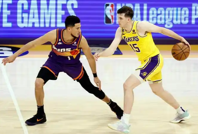 湖人VS太阳NBA季前赛，湖人半场观察：表现全在意料之中1、里弗斯：唯一一个能
