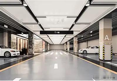 保安不让业主开车进小区，结果业主是住建局的，直接现场办公解决。事情经过是前几天