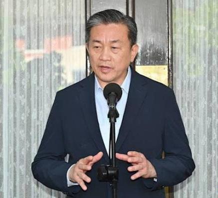 烂人怎么掩饰还是烂人！被大陆列为“台独”顽固分子的“谁八千”王定宇黑历史再被扒出