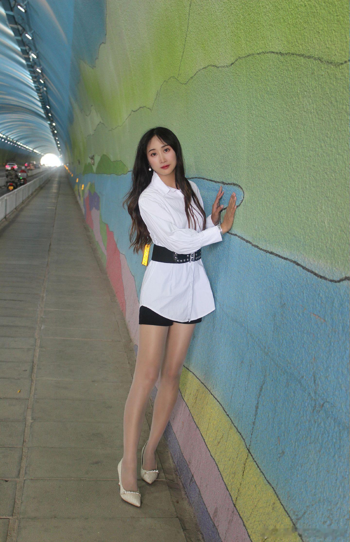 有点年代感的丝袜少女​​​