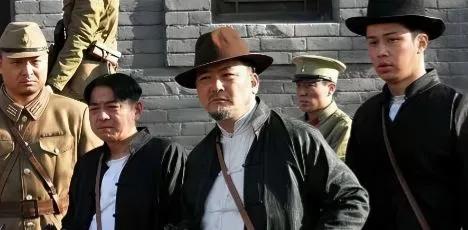 1943年，大汉奸刘儒明活埋新四军侦察员，师长罗炳辉亲自下令除掉他，张士根认为杀