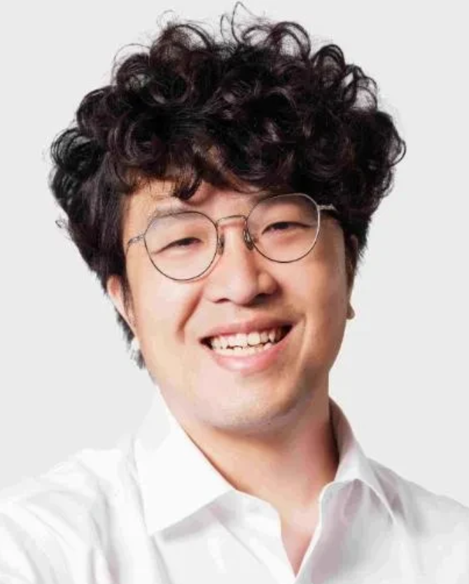 “台独”顽固分子沈伯洋我一直在想:这个人在中国解放台湾后会成为“丧家之犬“吧！