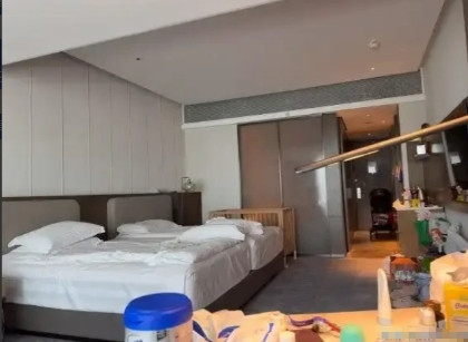 “有钱真任性！”6月13日，上海一女子每天带着孩子住5星级酒店，早中晚餐不用自己