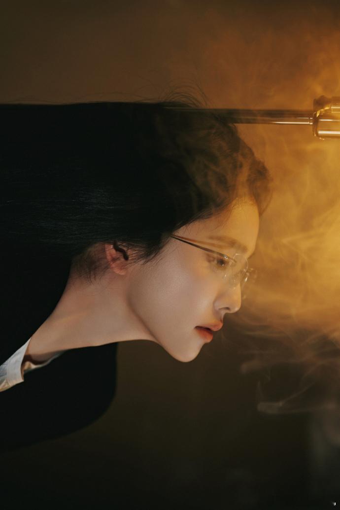 白鹿黑长直无框眼镜冷御感她是李佩仪也是白鹿她是李佩仪也是白鹿，白鹿黑长直无框眼镜