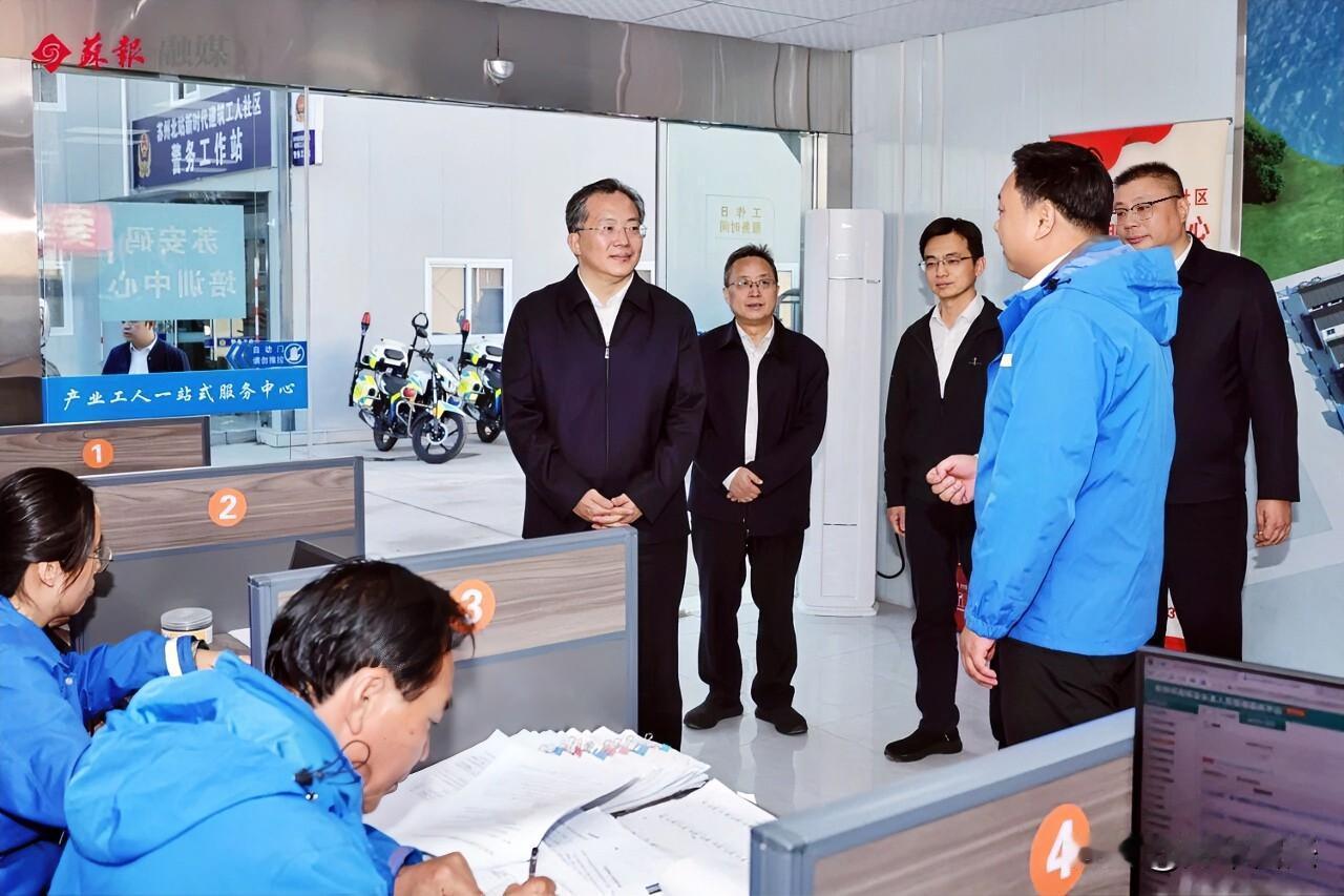 11月30日，市委书记范波在相城区调研城市工作。他强调，要深入学习贯彻党的二十届