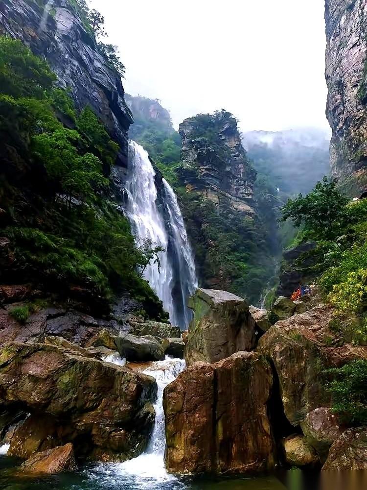 刚看到有人说，风景根本一文不值，无非就是山山水水，看多了没意思。我当时就想笑。