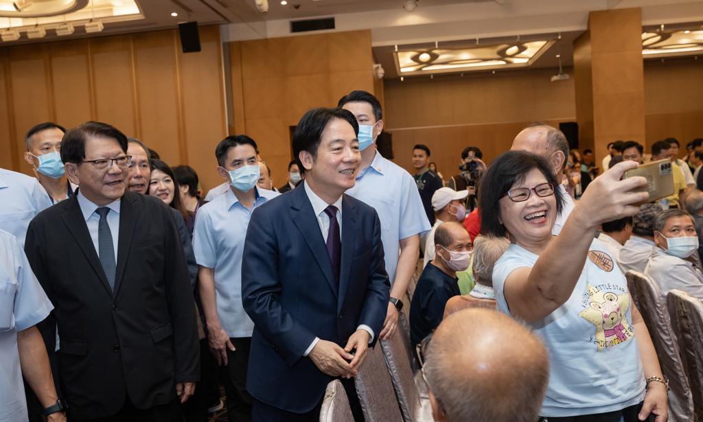 借口台风赖清德取消今晚第五讲朱立伦轰他乱讲赖清德原定今晚于高雄发表“团结‘国