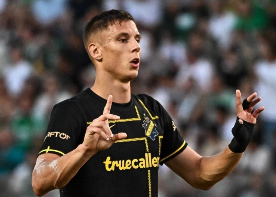 博主：山东泰山队管理层犹豫不决，让外援感到不受重视，最终没能签约。一直紧盯泰山