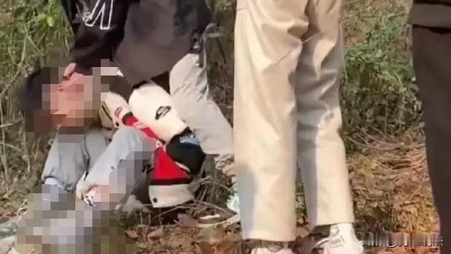 湖北宜昌，男子偷看女朋友日记，发现她曾和前男友发生过关系，男子怀恨在心邀请三个同